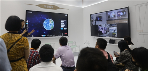 華為智慧教室解決方案重磅亮相，互動教學終端樹立教學體驗新標桿
